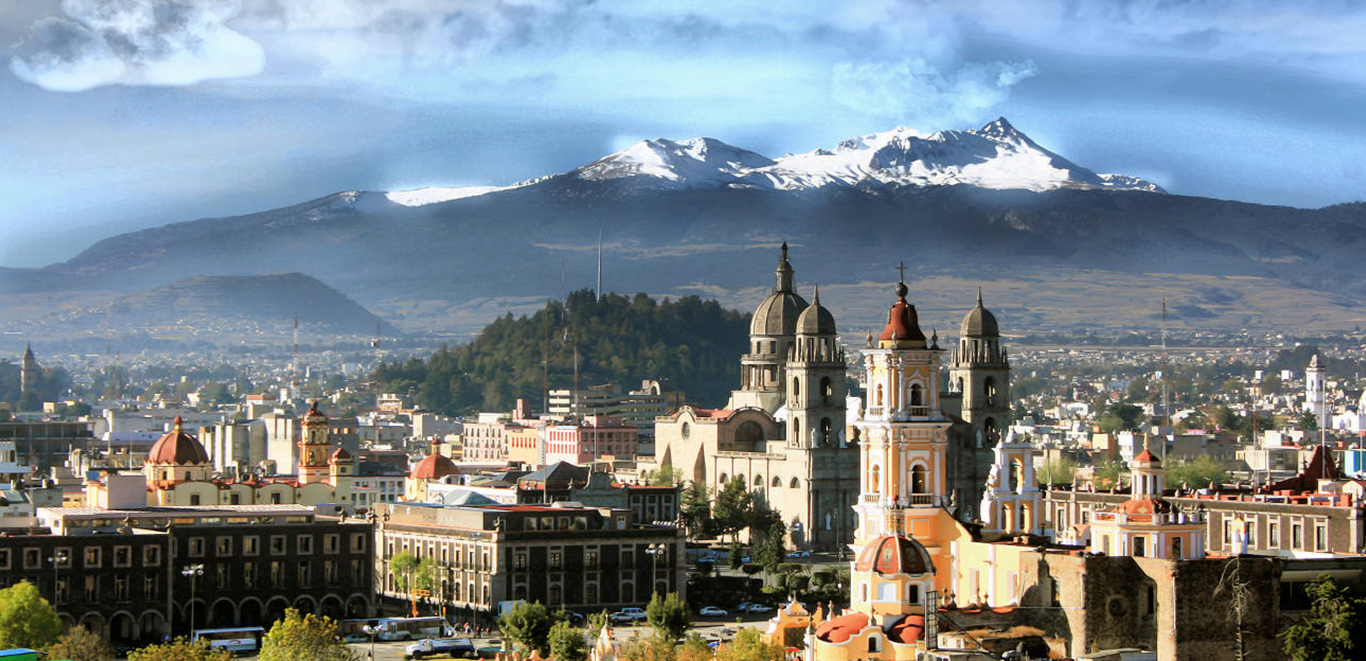 Panorámica del Valle de Toluca con la Catedral y el Nevado de Toluca