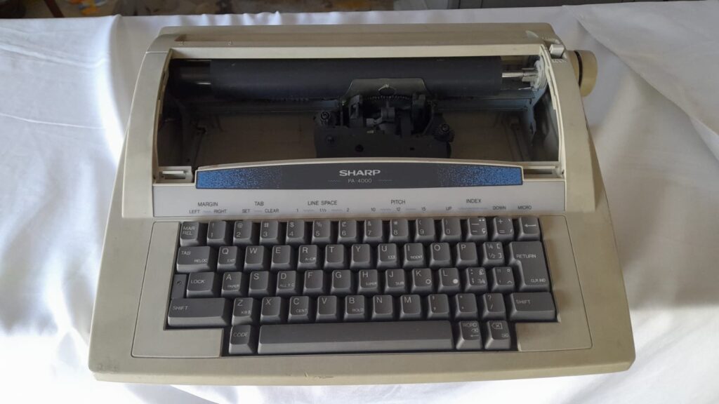 MAQUINA DE ESCRIBIR ELECTRONICA MARCA SHARP MODELO PA 4000
