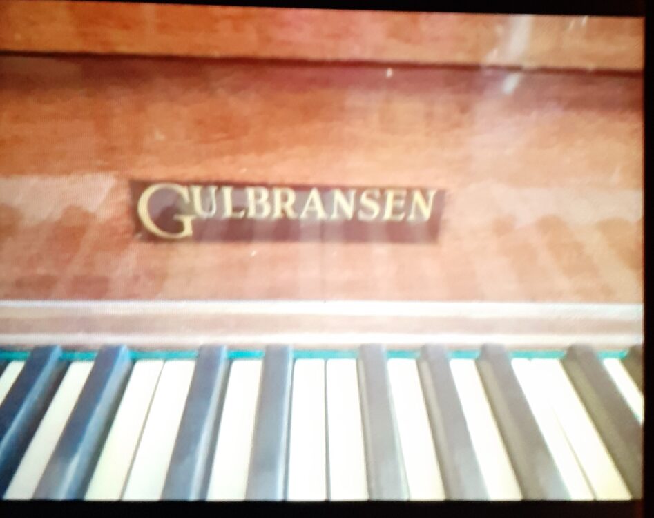 Piano Vertical Mod. SUBURBAN