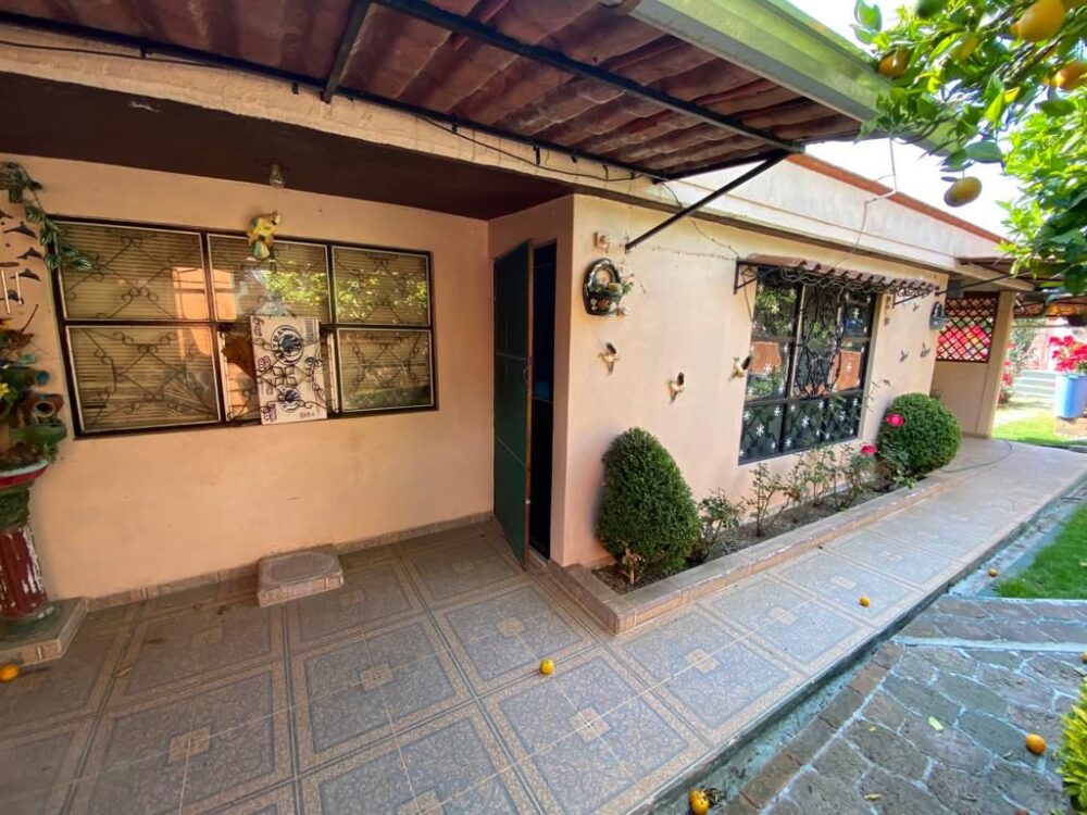 Contepec, hermosa casa con gran jardín 1036m