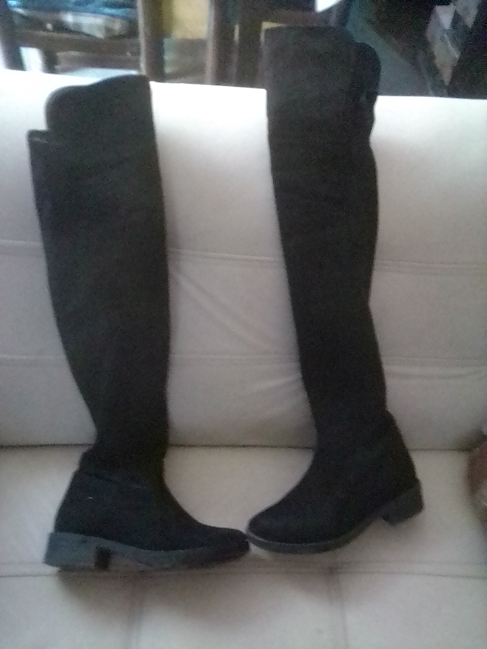 Tenis y botas largas