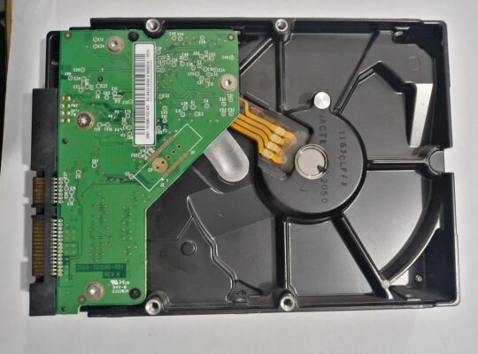 Se vende disco duro (mecánico) 320 GB SATA (usadito, pero funciona bien)