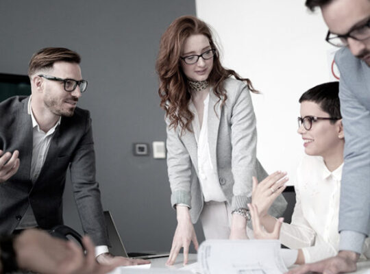 Estratego y Asociados